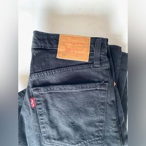 NWOT Black Levi’s straight leg jeans